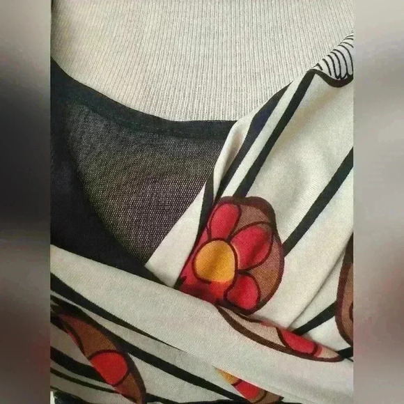 COOSK floral dress  with cream base and black beaded belt and shoulders. Size 2 - Picture 7 of 13